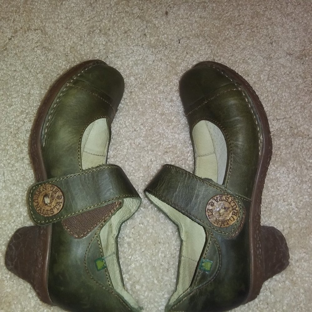 El Naturalista Moss Green Mary Jane Pumps